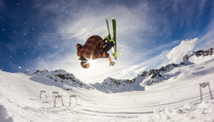 开云体育下载-墨西哥队后卫佩雷斯在巴黎奥运会上表现出色，墨西哥洛佩斯